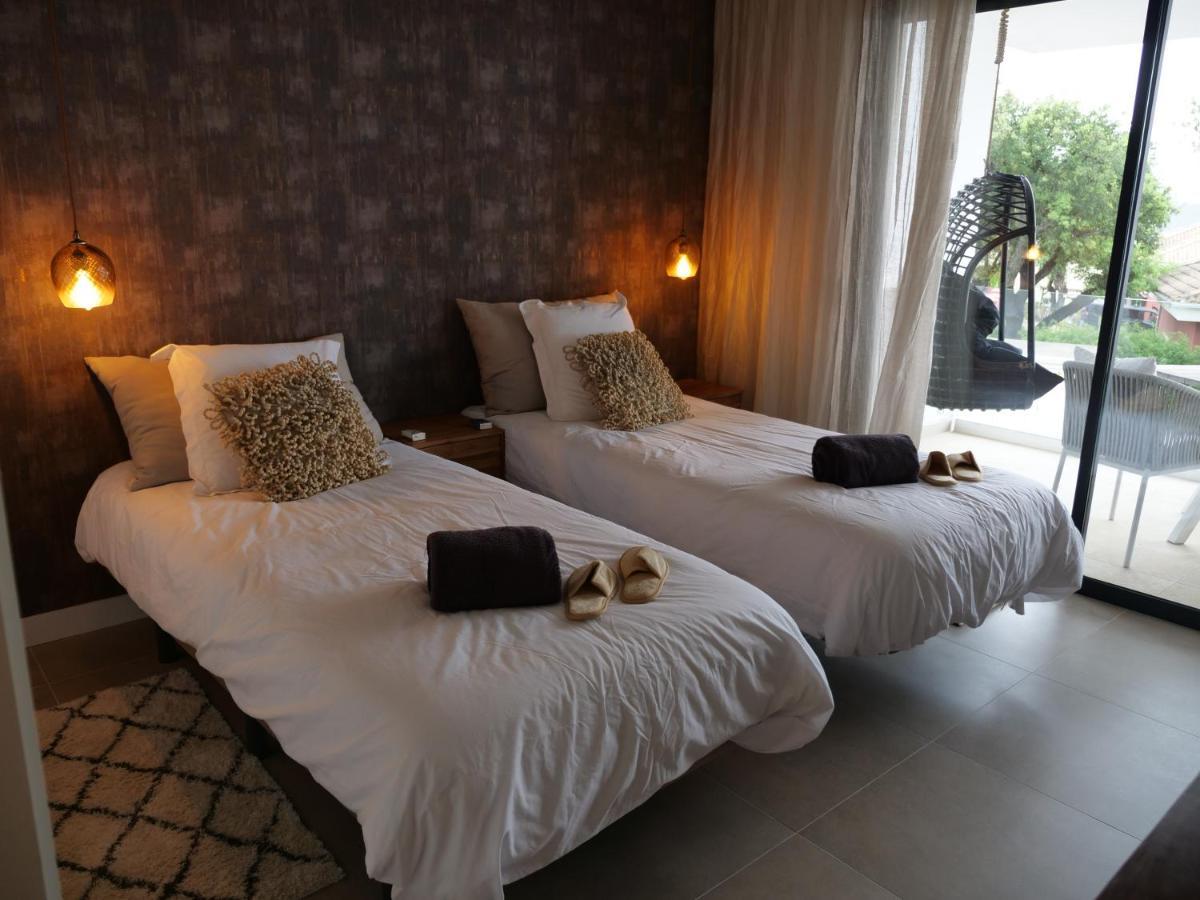 Surya Guest House โอเฮน ภายนอก รูปภาพ